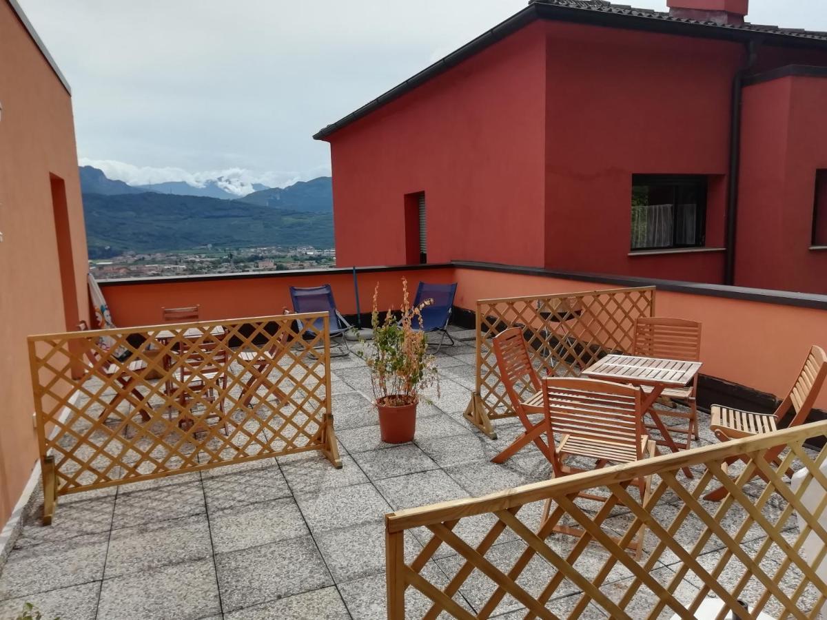 Lake & Castle View Apartment ريفا ديل غاردا المظهر الخارجي الصورة