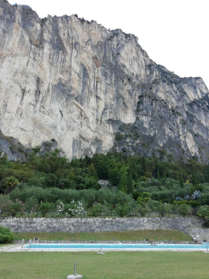 Lake & Castle View Apartment ريفا ديل غاردا المظهر الخارجي الصورة
